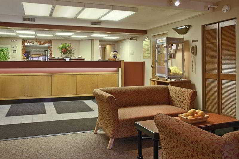 Days Inn By Wyndham Harrisburg North Interior photo