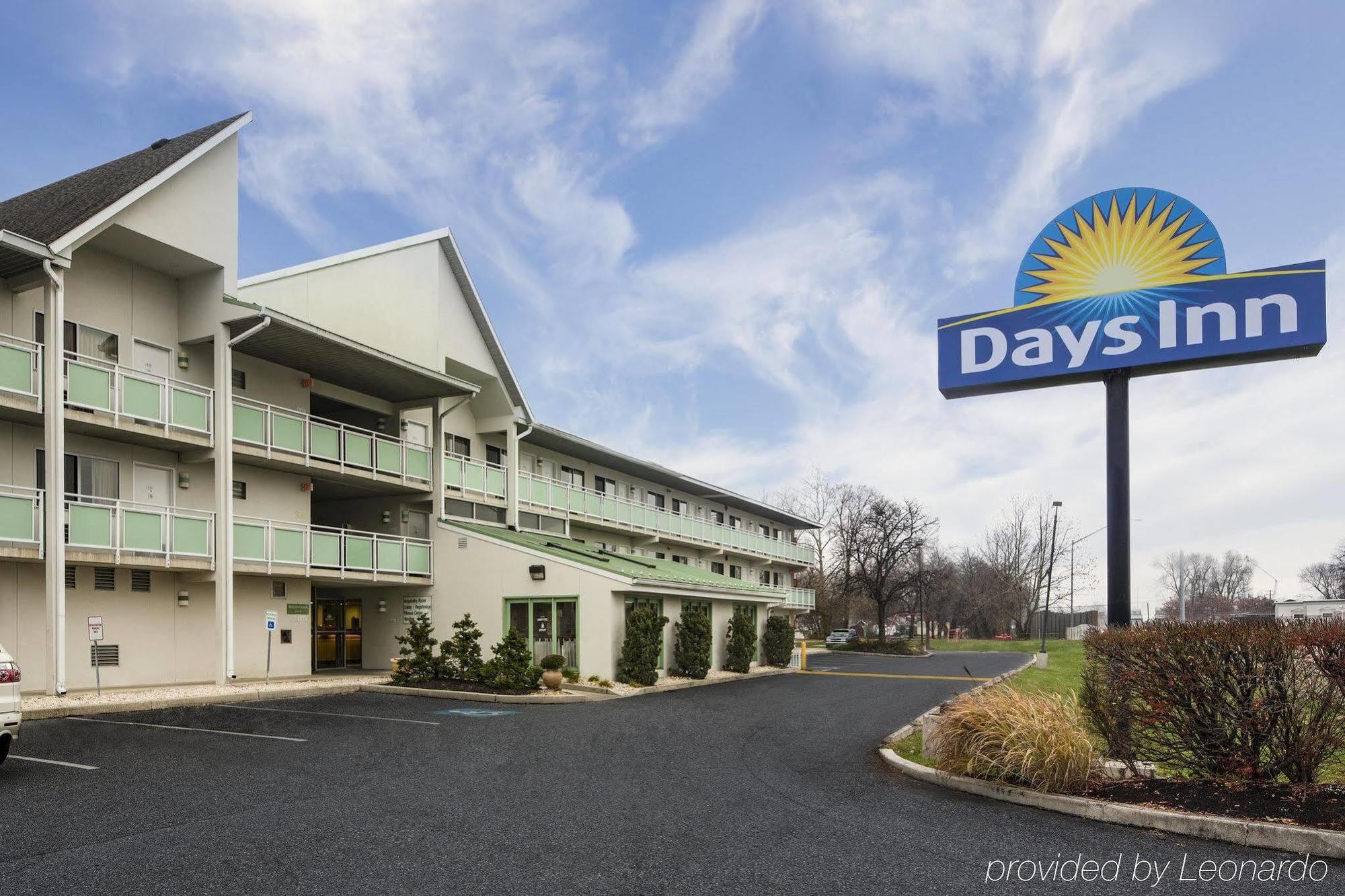 Days Inn By Wyndham Harrisburg North Exterior photo